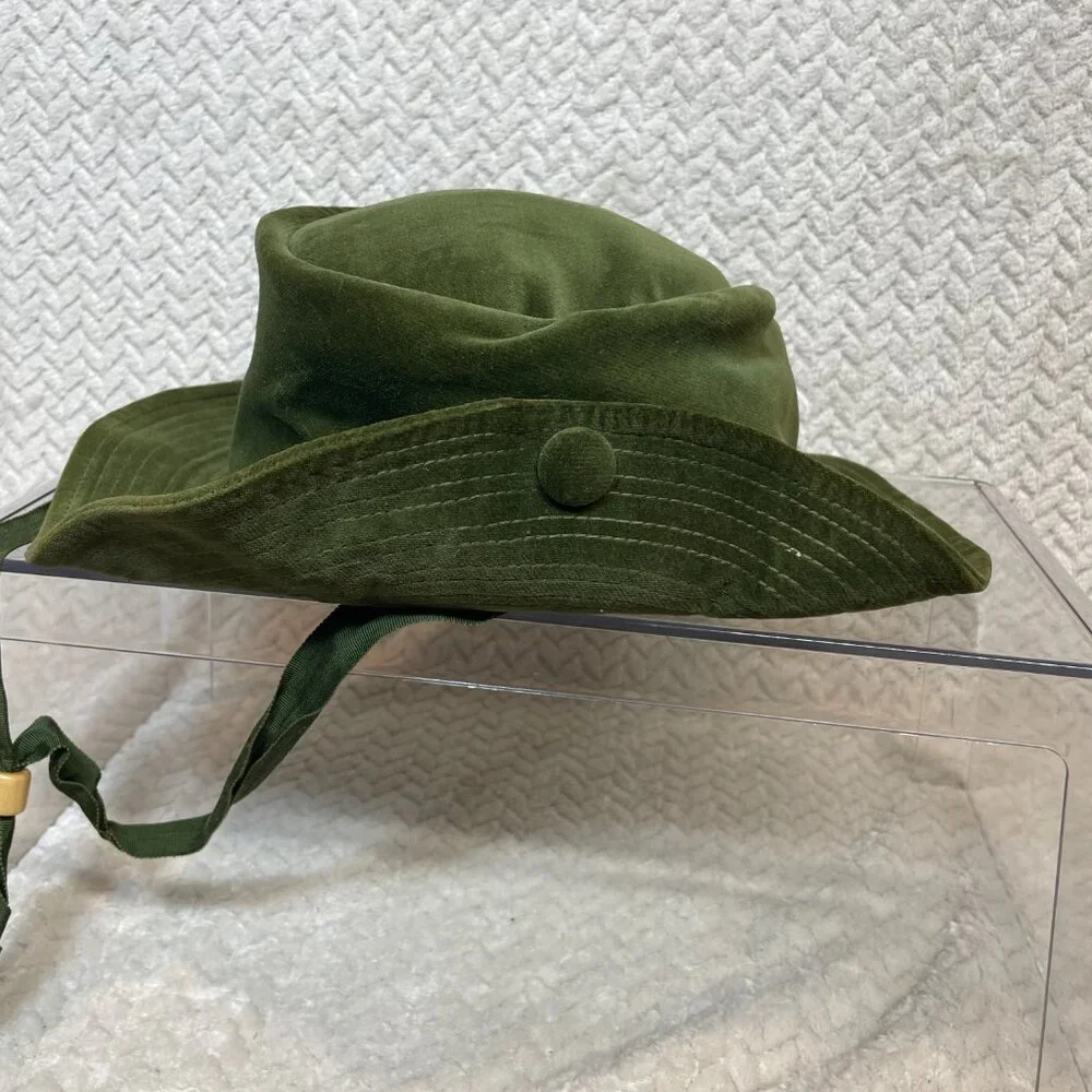 Vintage Mr. John Deb-Teen Womens Green Velvet Hat‎ with ribbon strap 50s/60s